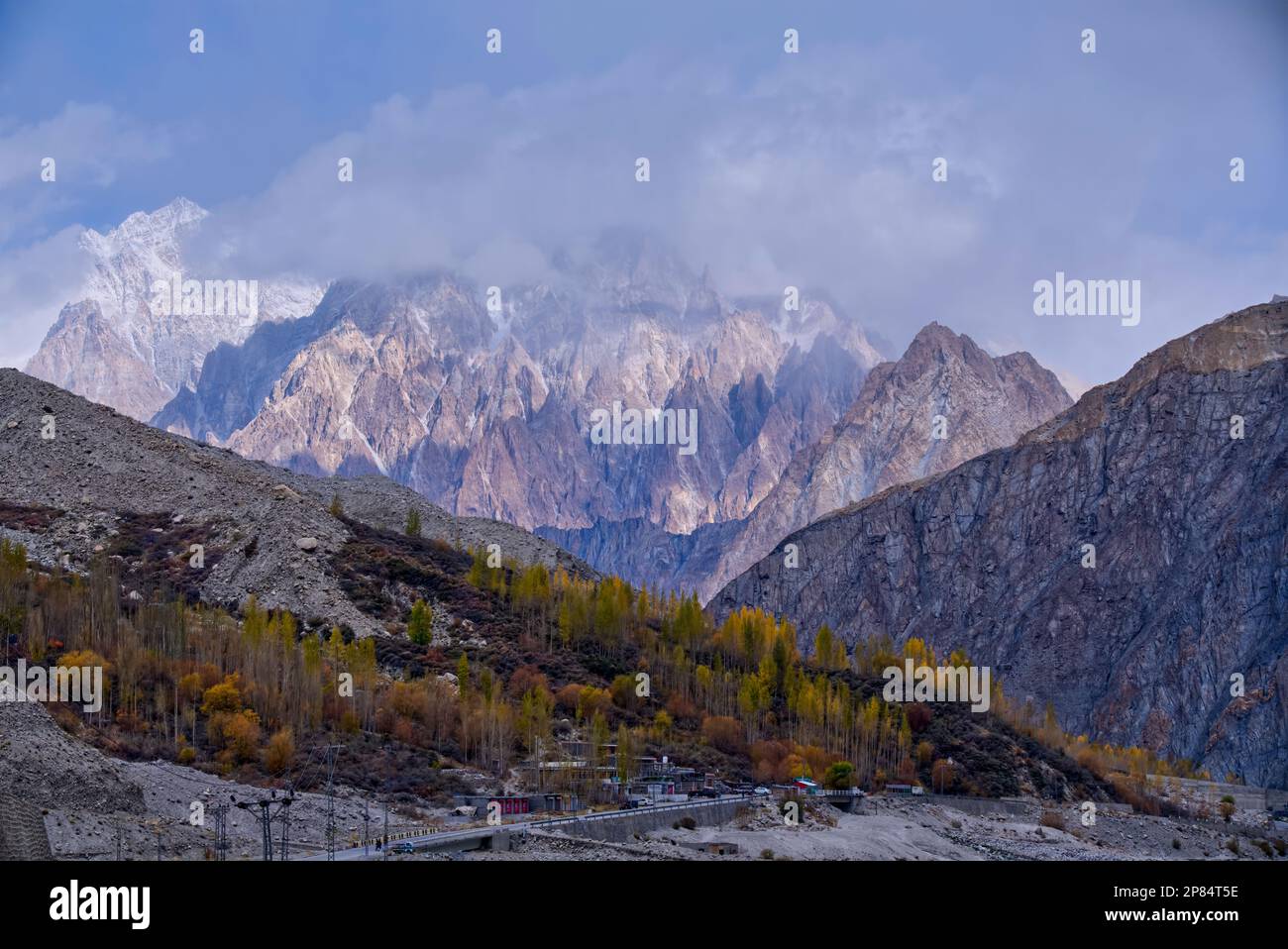 Allah Onnipotente ha benedetto il Pakistan con bellezza estetica e naturale. Ha un sacco di luoghi che sono letali coperti di belle scene. Tale gla Foto Stock