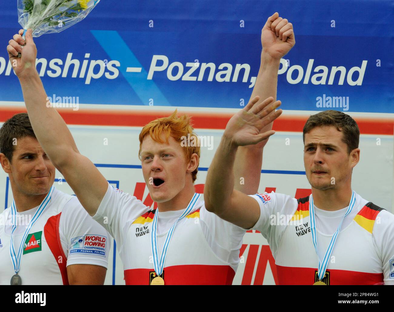 Germany's Stephan Krueger, center, and Eric Knittel, right, react, as France's Julien Bahain, left, looks on during the award ceremony after the Men's Double Sculls final race during the Rowing World Championships in Poznan, western Poland, Saturday, Aug. 29, 2009. (AP Photo/Alik Keplicz) Foto Stock