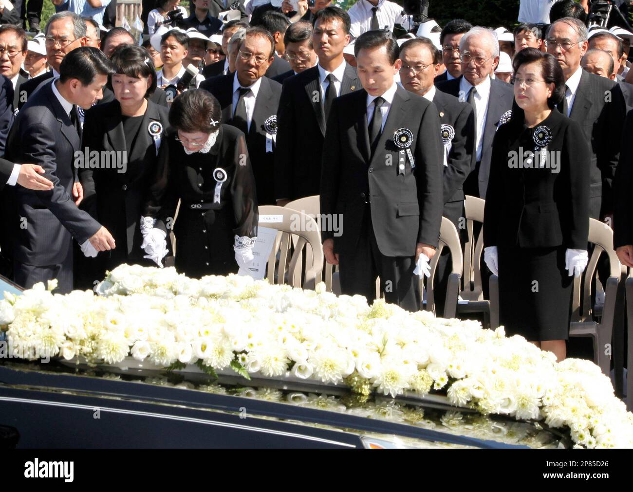 Lee Hee-ho, third from left, widow of the late former President Kim Dae ...