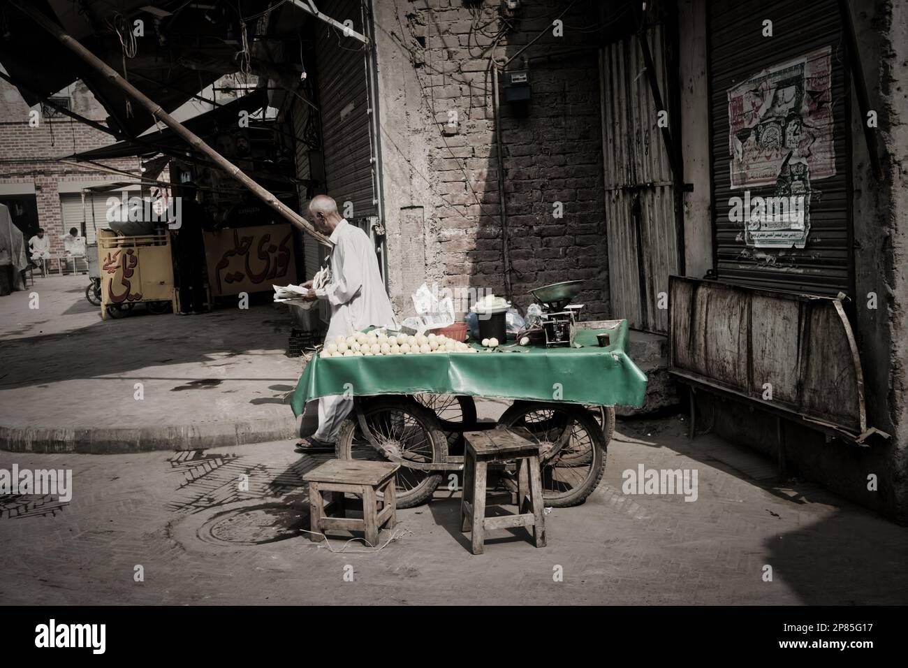 Il Gali Surjan Singh è stato chiamato dopo Hakim Surjan Singh, il medico del 19th ° secolo. Viveva in una delle case di questa strada ed era un ben noto Foto Stock