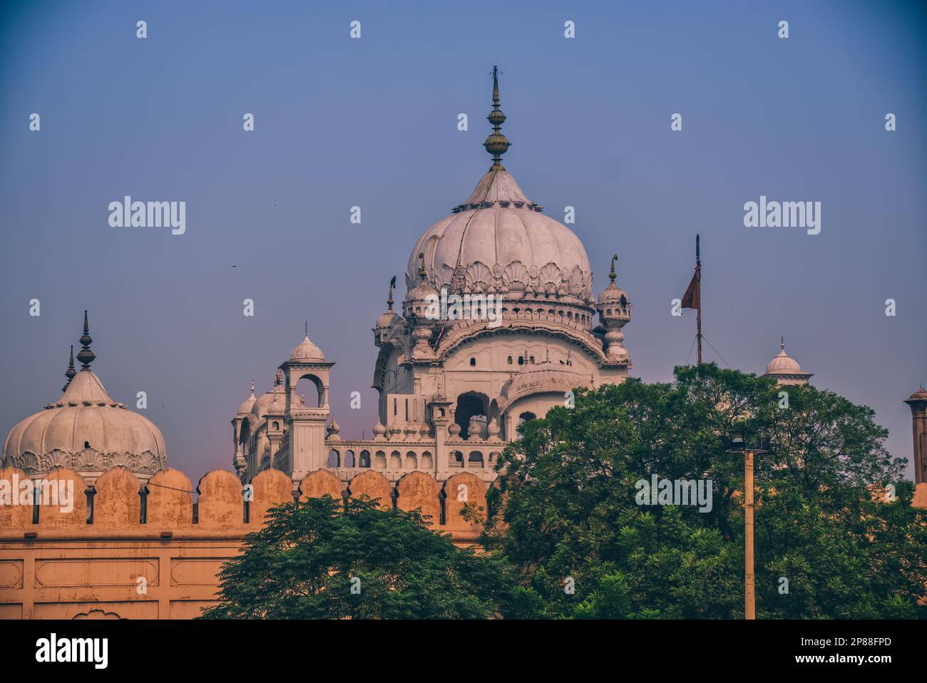 Questa moschea è stata chiamata moti Masjid o Moschea delle Perle a causa del suo colore bianco simile a una perla e delle sue piccole dimensioni. E' una delle due moschee costruite in marbl Foto Stock