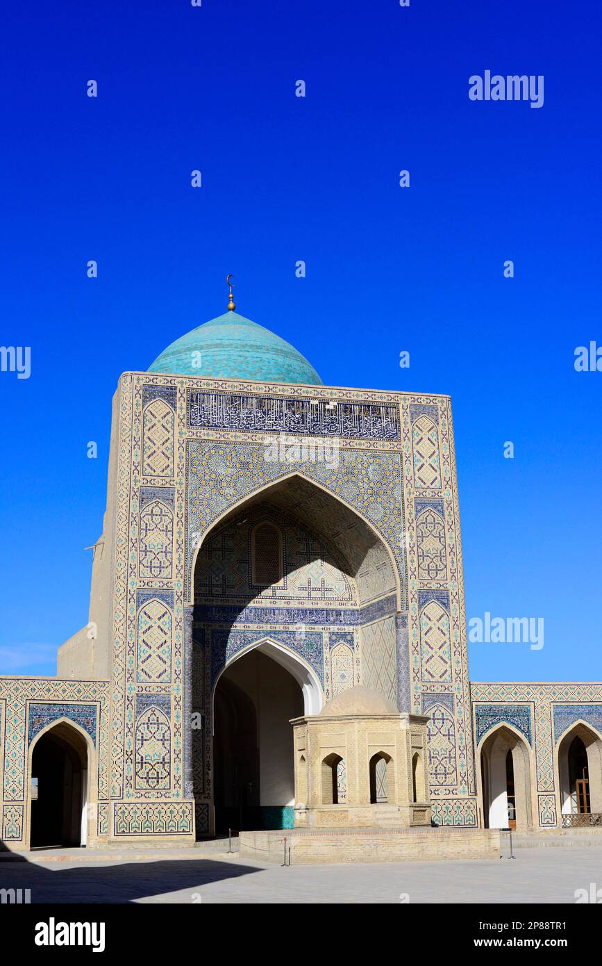 Madrasa Mir-i-Arab nella Moschea di Kalan nella città vecchia di Bukhara, Uzbekistan. Foto Stock