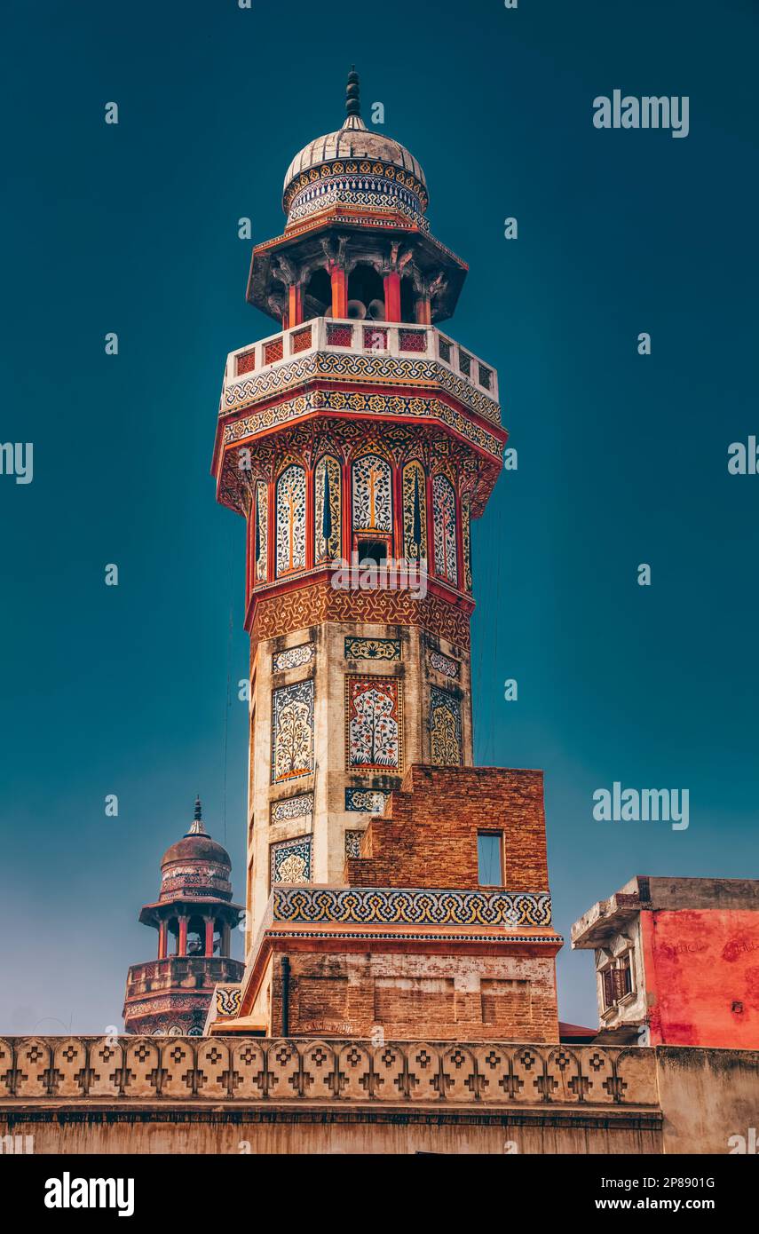 Utilizzando una politica di tolleranza e incarcerazione, gli imperatori di Mughal reclutarono nobili e pittori dalla corte reale da territori allargati, come P Foto Stock