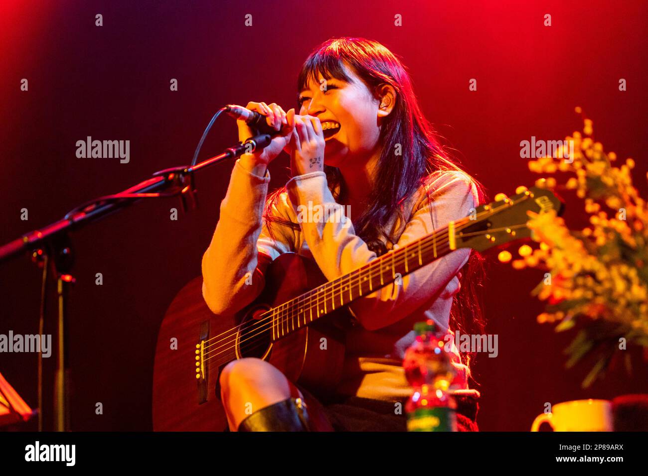 Milano, Italia. 08th Mar, 2023. Beabadoobee - vero nome Beatrice Kristi Ilejay Laus - in concerto presso i magazzini generali di Milano, il 08 2023 marzo (Photo by Mairo Cinquetti/NurPhoto) Credit: NurPhoto SRL/Alamy Live News Foto Stock