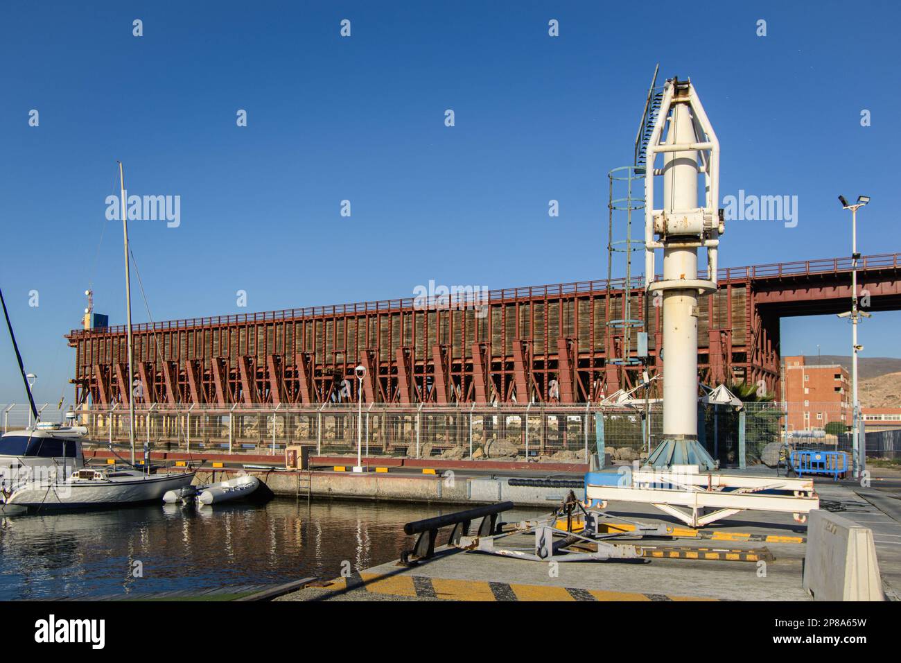 El Cable Inglés, città di Almería, Spagna. Terminal ferroviario utilizzato per il trasporto di minerali dalle miniere di Granada. Costruito nel 1904 fu in uso fino al 1973. Foto Stock