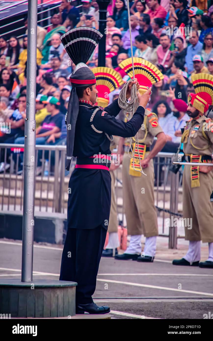 Lo spettacolo è giunto a una fine quasi anticlimattica quando la bandiera di ogni nazione è stata abbassata esattamente nello stesso momento. E con il fanfare finale, i cancelli wer Foto Stock