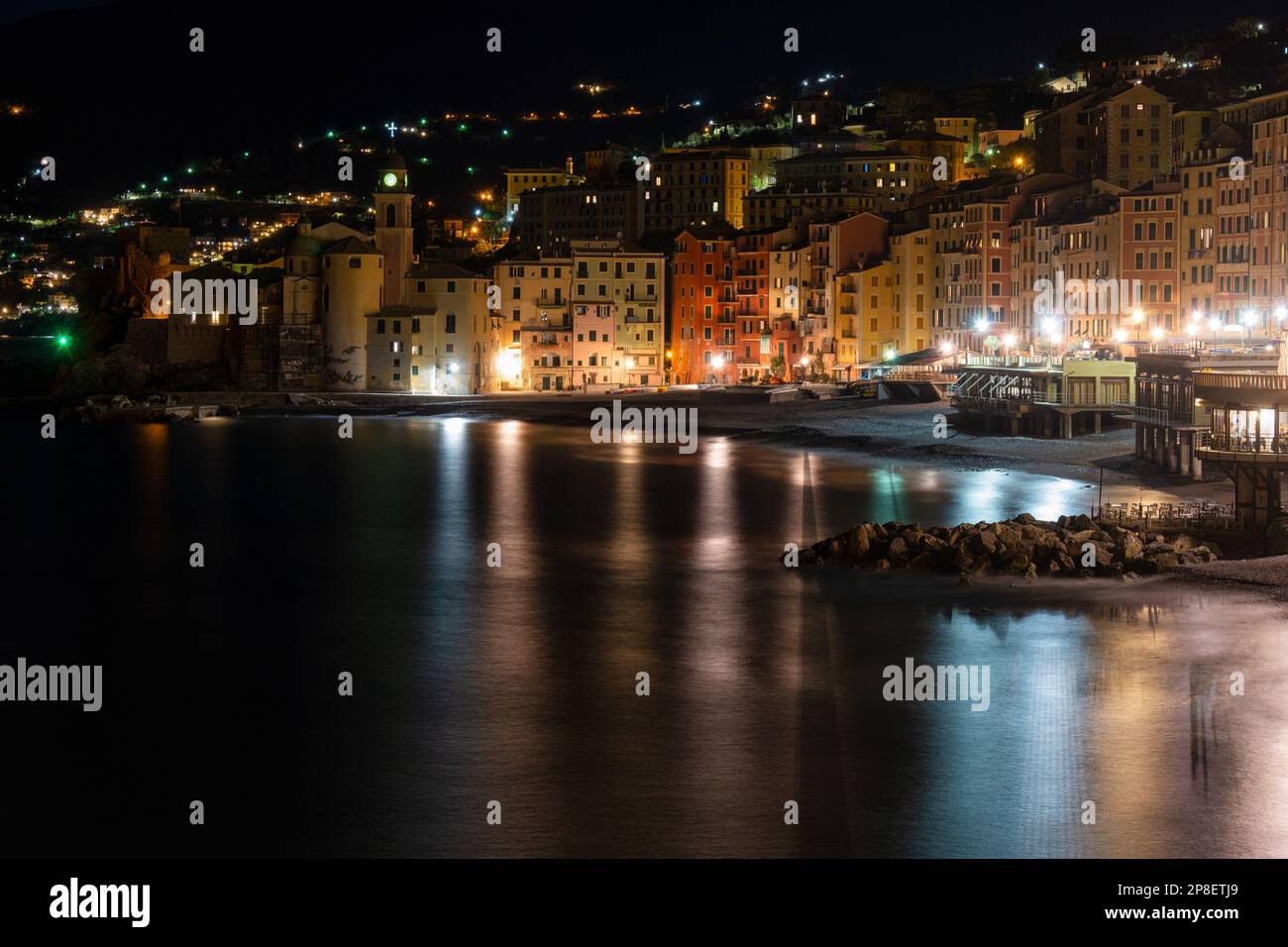 Camogli villaggio di notte, Genova, Liguria, Italia Foto Stock