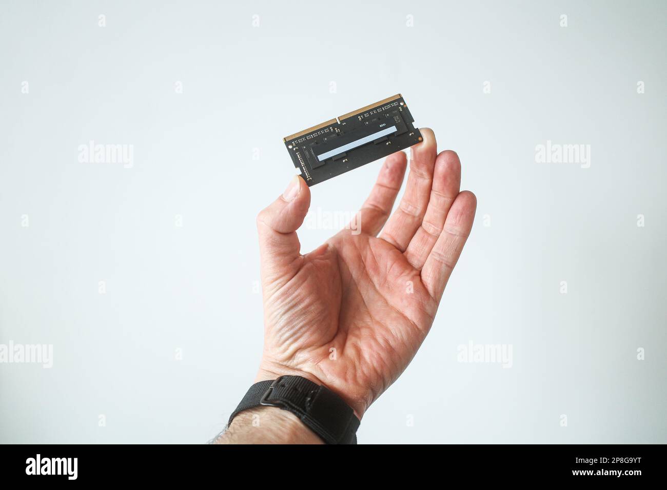Modulo di memoria per computer DDR RAM 16GB isolato per l'aggiornamento del desktop Foto Stock
