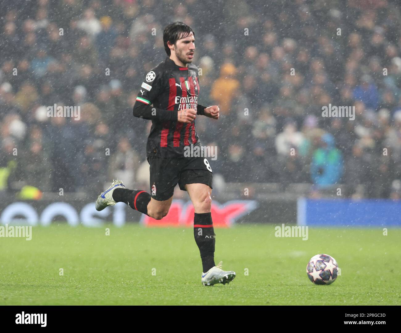 Sandro tonali dell'AC Milan durante il Campionato UEFA turno di calcio 16 - 2nd tappa tra Tottenham Hotspur e l'AC Milan a Tottenham Hotsp Foto Stock