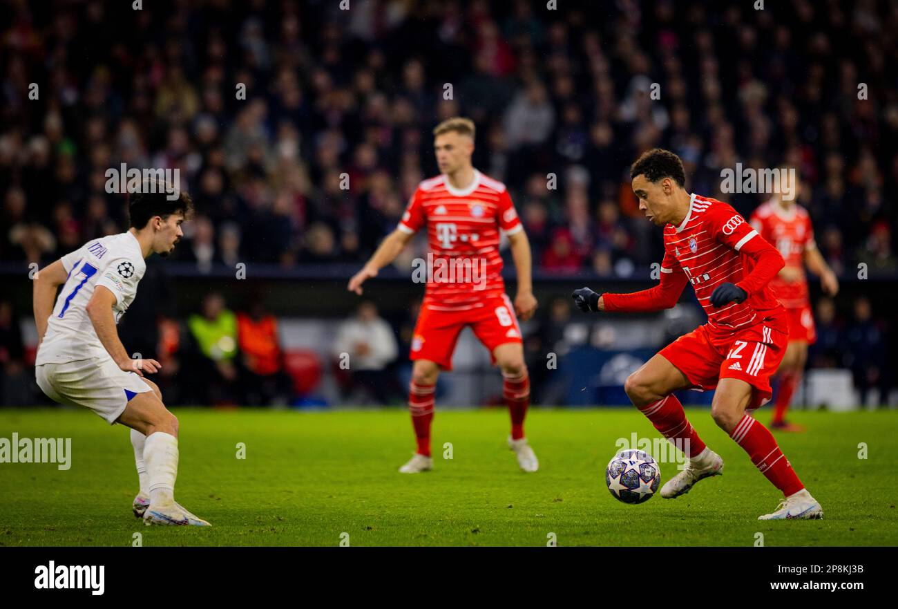 Munic, Germania. 8th Mar, 2023. Jamal Musiala (Muenchen), Vitinha (PSG) Bayern Munic - Parigi Saint Germain Bayern München - Parigi St Germain UEFA Cham Foto Stock