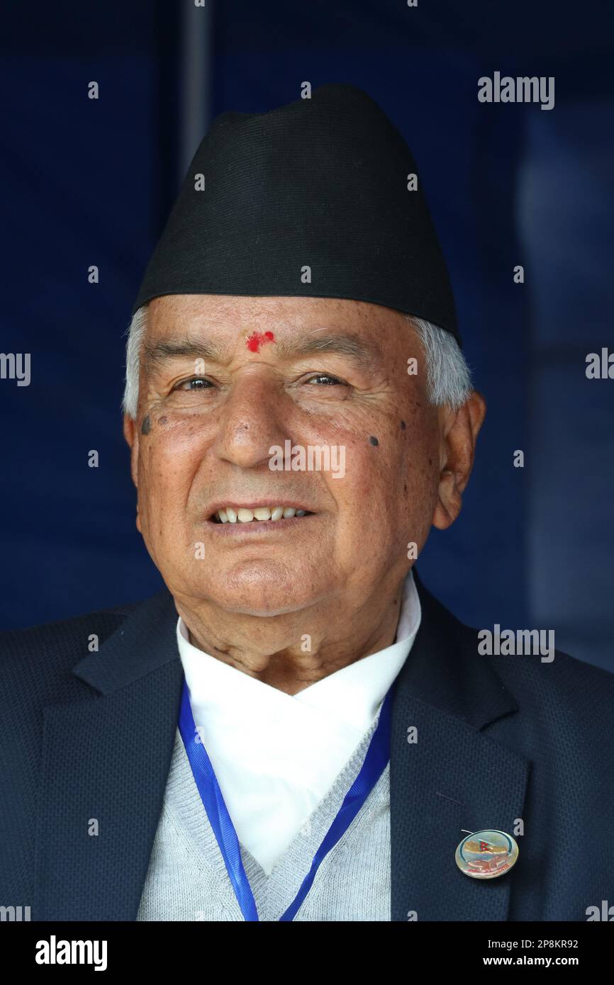 Il 9 marzo 2023 a Kathmandu, Nepal. “RAM Chandra Poudel”, candidata alle “elezioni presidenziali”, leader del Partito del Congresso nepalese e membro del parlamento federale, viene raffigurata dopo aver dato il voto durante la terza “elezione presidenziale” al Parlamento federale. 331 membri del Parlamento federale e 550 membri dell'Assemblea statale hanno votato per le elezioni presidenziali. “RAM Baran Yadhav” (2008-2015) del partito del Congresso nepalese è stato il primo presidente del Nepal, mentre “Bidhya Devi Bhandari” (2015-2023) della CPN (UML) è stato il secondo presidente del Nepal. (Foto di Abhishek Maharjan/Sipa USA) Foto Stock