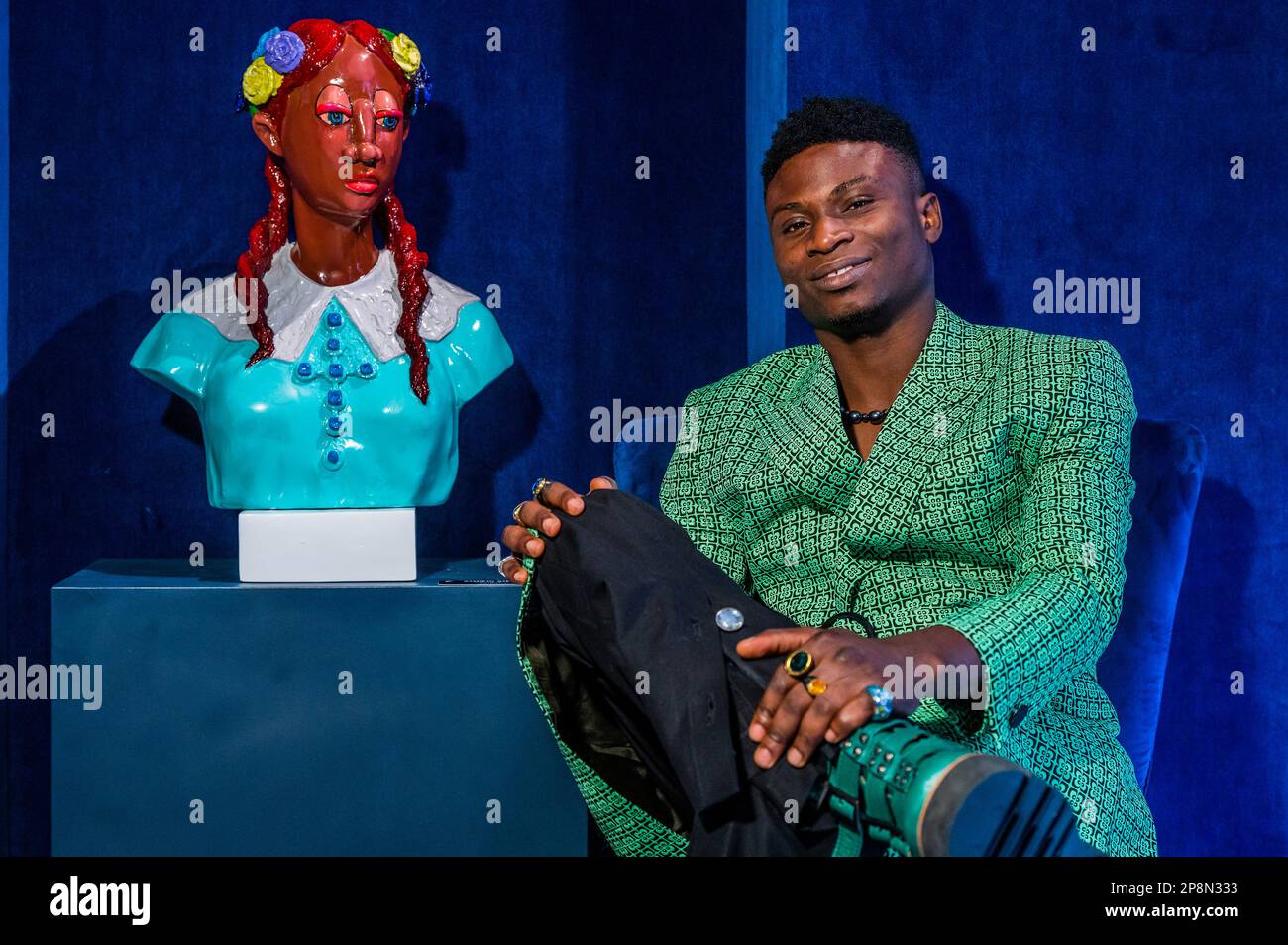 Londra, Regno Unito. 9th Mar, 2023. Samson Bakare con Linda's Little World - Let this be a sign a new selling exhibition by nigerian artist Samson Bakare (nella foto) alla Dorothy Circus Gallery. Credit: Guy Bell/Alamy Live News Foto Stock