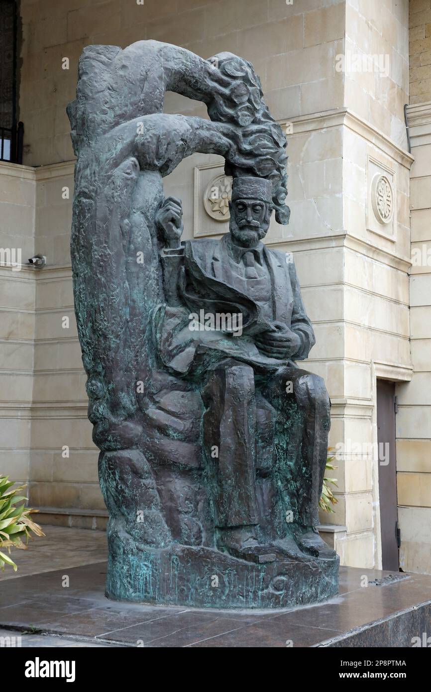 Scultura del famoso giornalista e fondatore del giornale Hasan bey Zardabi a Baku Foto Stock