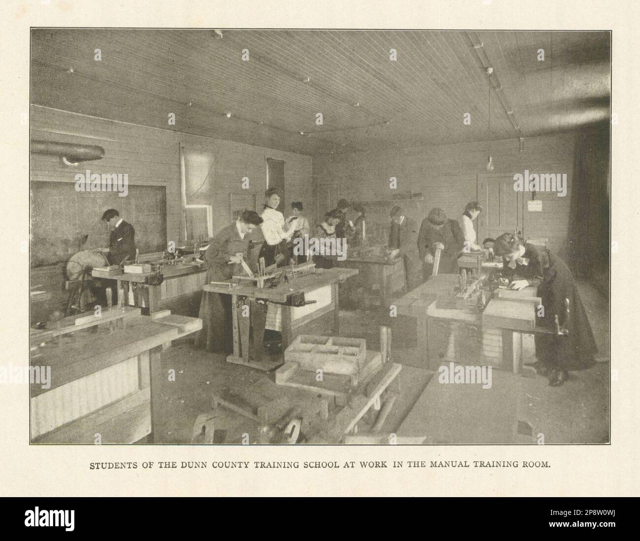 Studenti della Dunn County Training School, Manual Training Room. Wisconsin 1907 Foto Stock