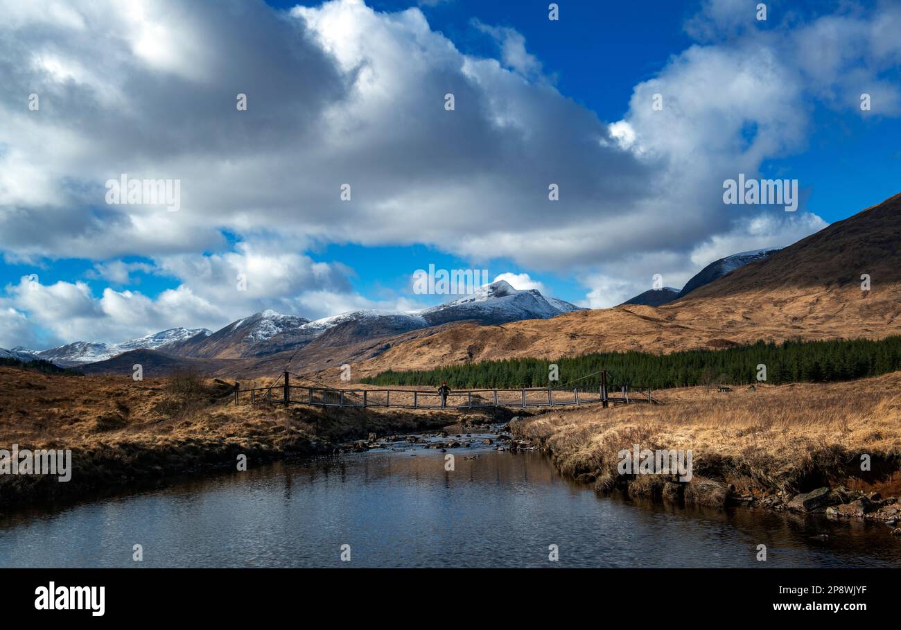 Camminando a piedi nelle Highlands Scozzesi, il Glen Etive Munros da Clashgour Estate, Argyll & Bute Foto Stock