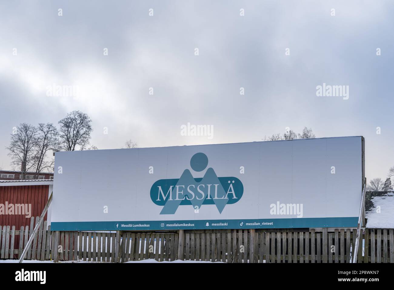 Cartello della stazione sciistica di Messila a Hollola, Finlandia. Febbraio 7, 2023. Foto Stock