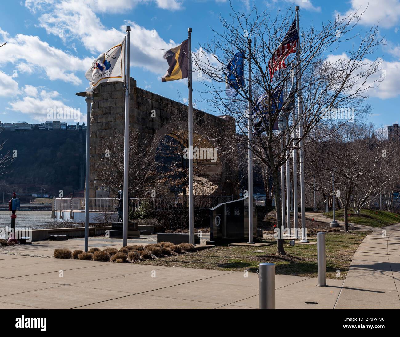 Il Memoriale della polizia della contea di Allegheny sul lato nord della città vicino al fiume Allegheny a Pittsburgh, Pennsylvania, Stati Uniti Foto Stock