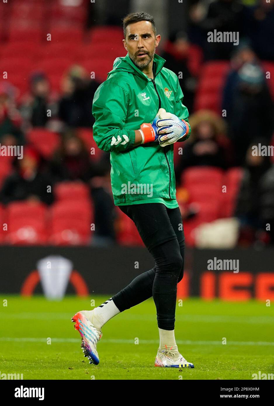 Manchester, Regno Unito. 9th Mar, 2023. Claudio Bravo di Real Betis ex portiere di Manchester City si riscalda durante la partita della UEFA Europa League a Old Trafford, Manchester. Il credito per le immagini dovrebbe essere: Andrew Yates/Sportimage Credit: Sportimage/Alamy Live News Foto Stock