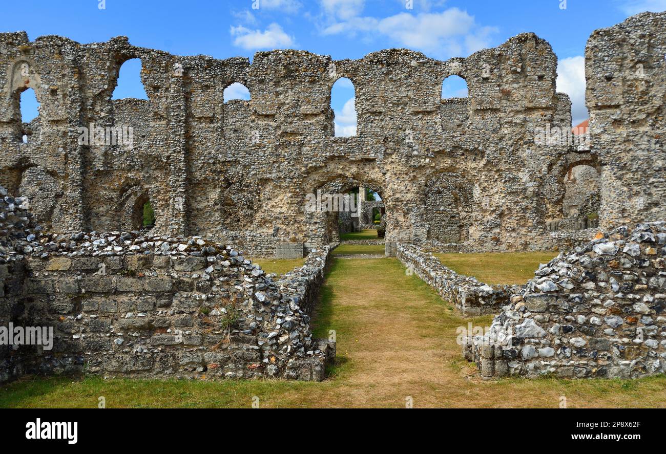 CASTLE ACRE, NORFOLK, INGHILTERRA - 15 LUGLIO 2022: Rovine del Priorato di Acre Castello Norfolk. Foto Stock