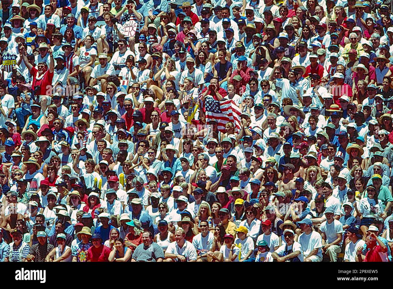 Tifosi durante le semifinali USA vs Brasile alla Coppa del mondo di calcio femminile FIFA 1999. Foto Stock