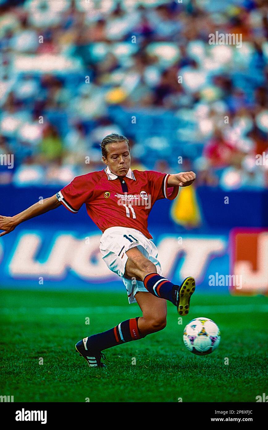 Marianne Pettersen (NOR) durante IL TORNEO DI CALCIO DELLA Coppa del mondo femminile FIFA 1999 CONTRO RUS. Foto Stock
