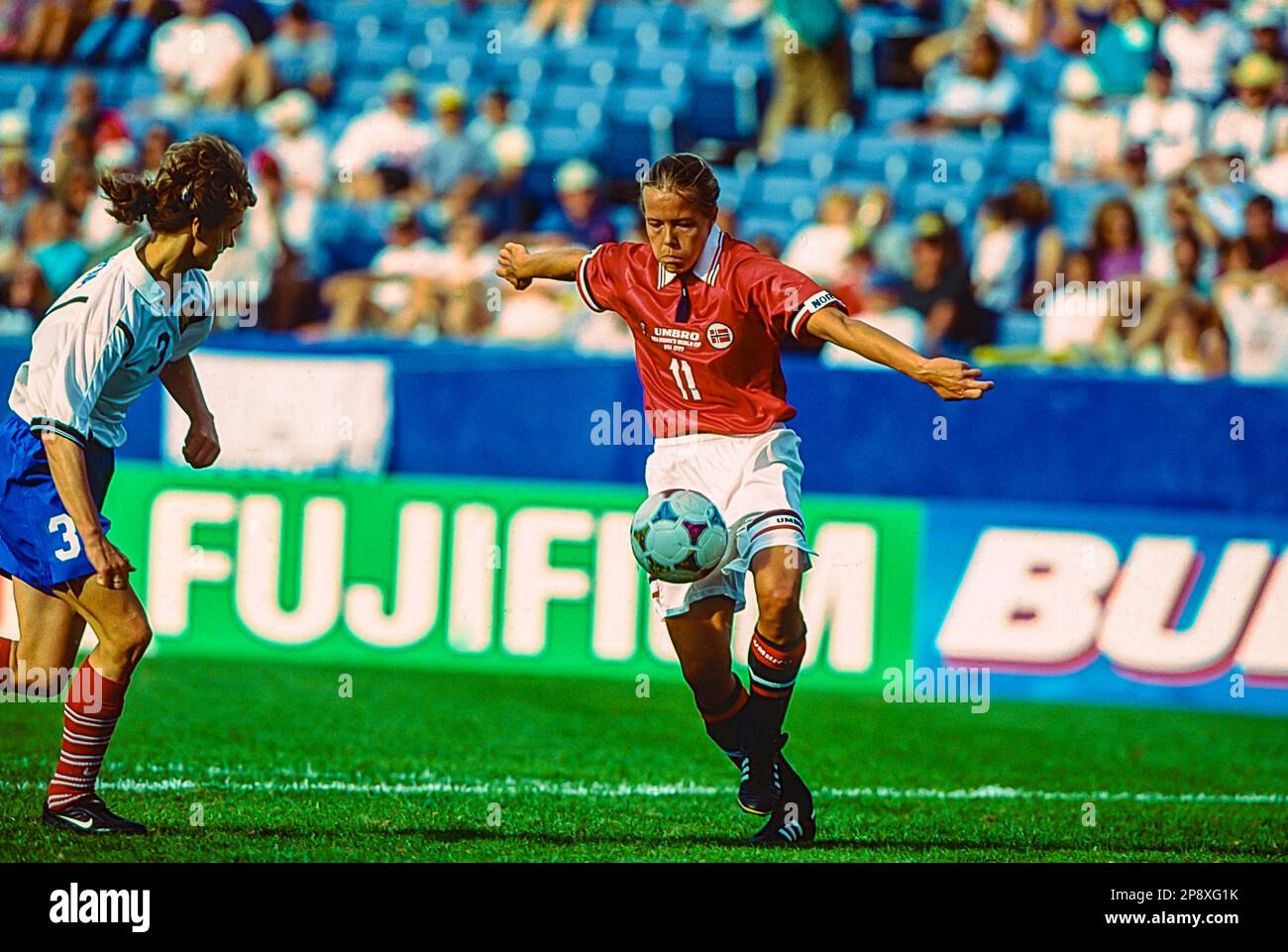 Marianne Pettersen (NOR) durante IL TORNEO DI CALCIO DELLA Coppa del mondo femminile FIFA 1999 CONTRO RUS. Foto Stock