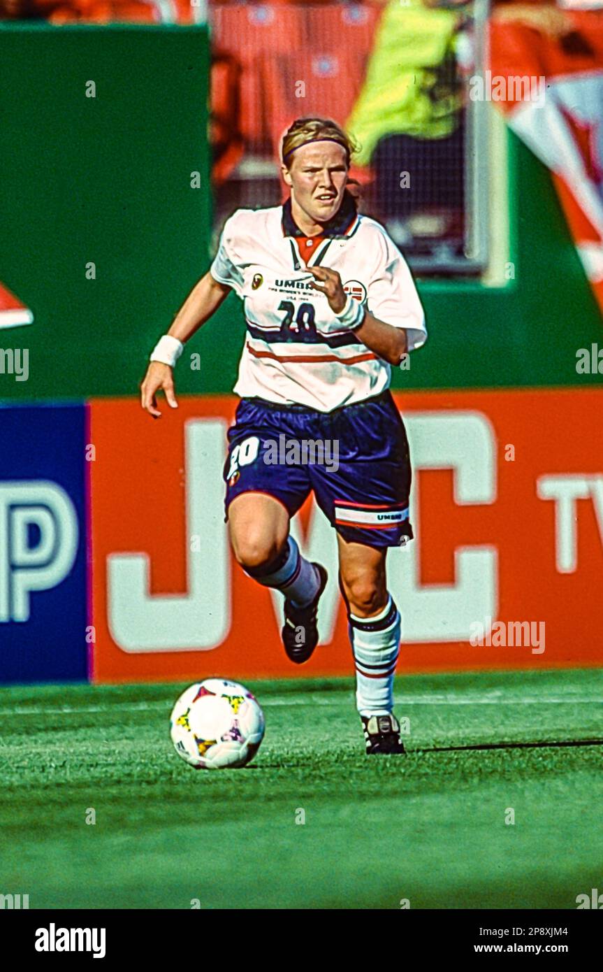 Unni Lehn (NOR) durante IL TORNEO NOR vs PUÒ partecipare alla Coppa del mondo di calcio femminile FIFA 1999. Foto Stock