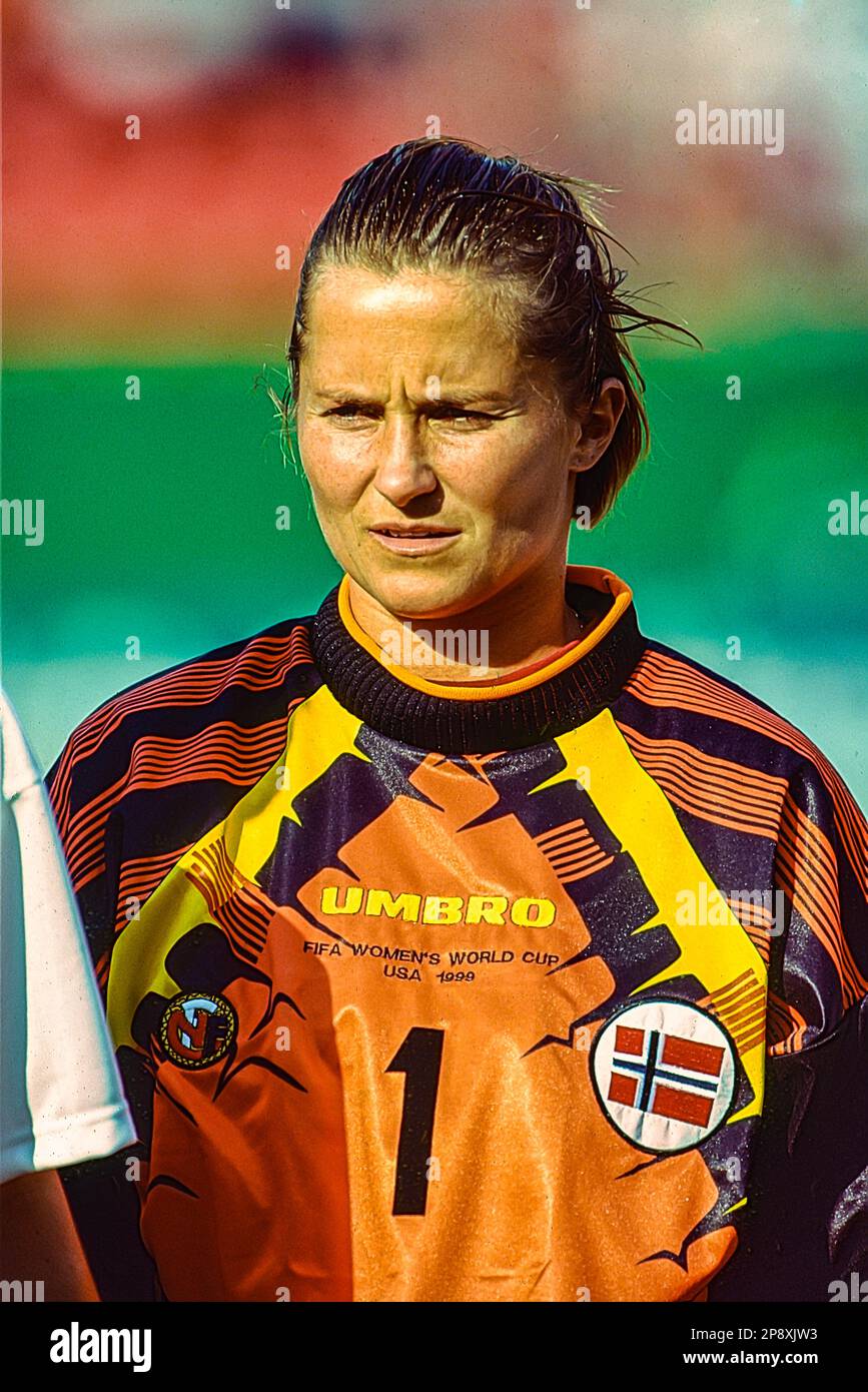 Bente Noroby (NOR) durante NOR vs PUÒ al FIFA Women's World Cup Soccer 1999. Foto Stock