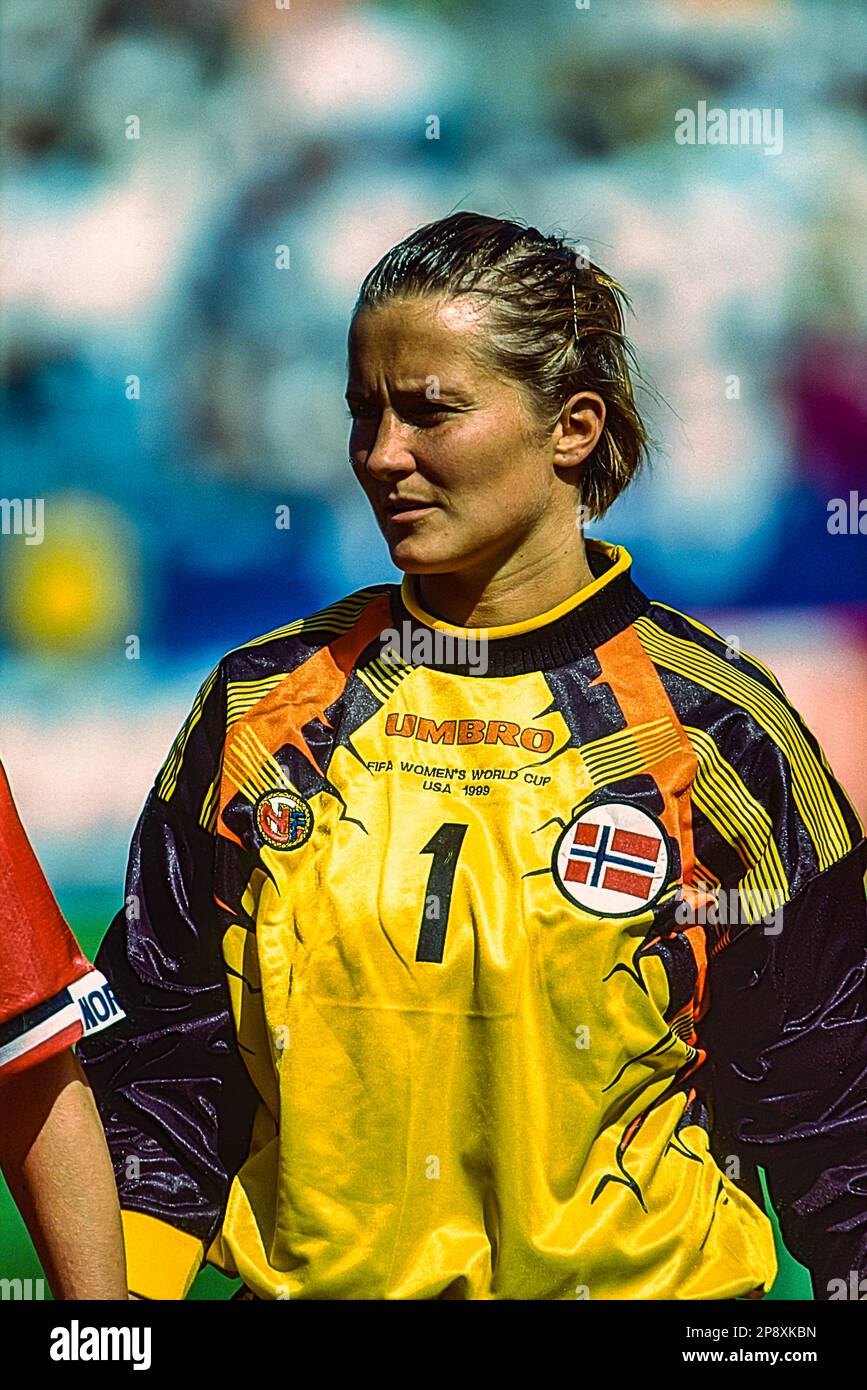 Bente Noroby (NOR) durante NOR vs RUS alla Coppa del mondo di calcio femminile FIFA 1999. Foto Stock