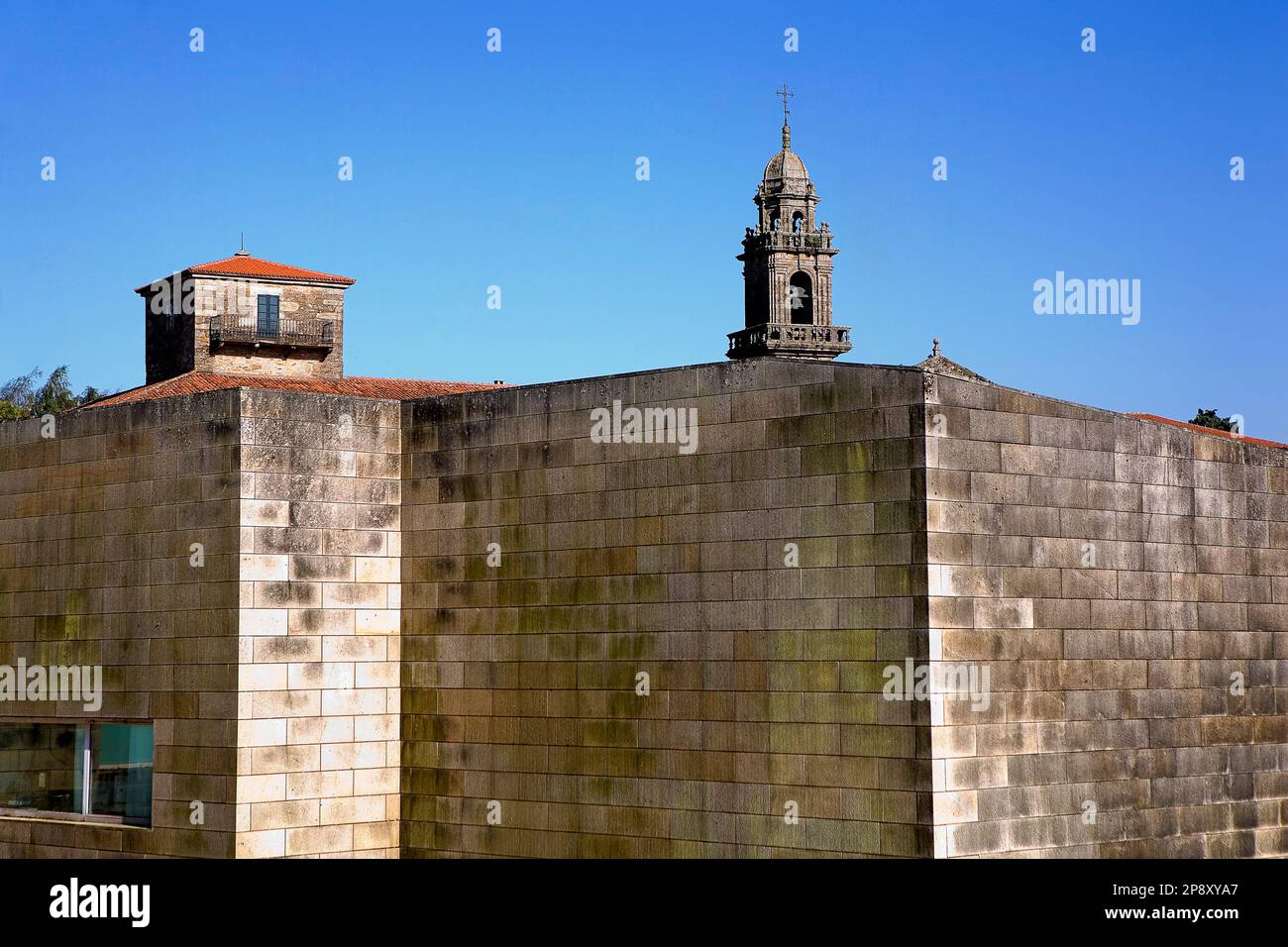 CGAC (Centro Gallego de Arte Contemporáneo). E convento e chiesa di San Domingos de Bonaval. Santiago di Compostela. Coruña Province.Spain. Camino Foto Stock