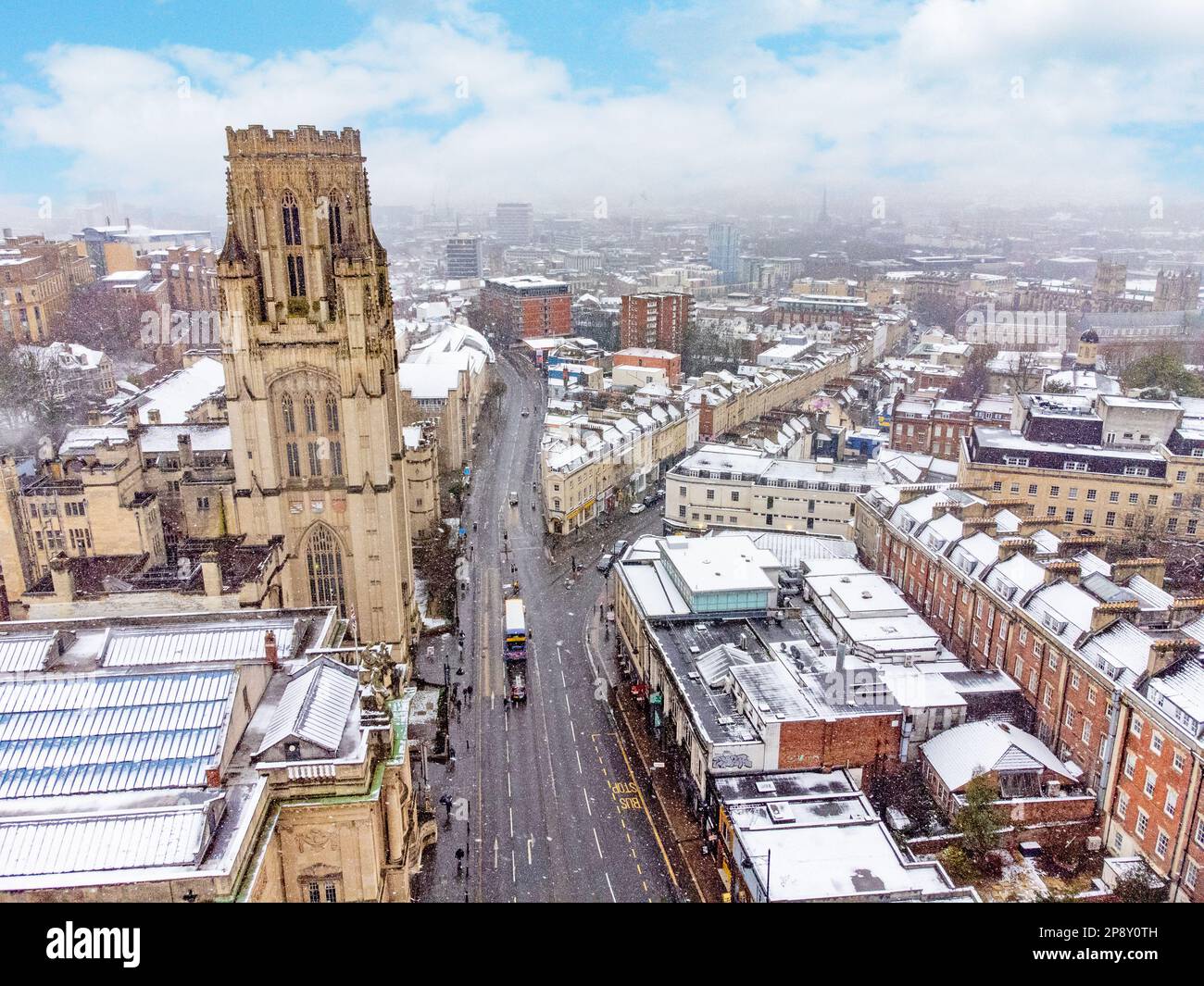 Bristol, Inghilterra, coperto di neve da un drone Foto Stock