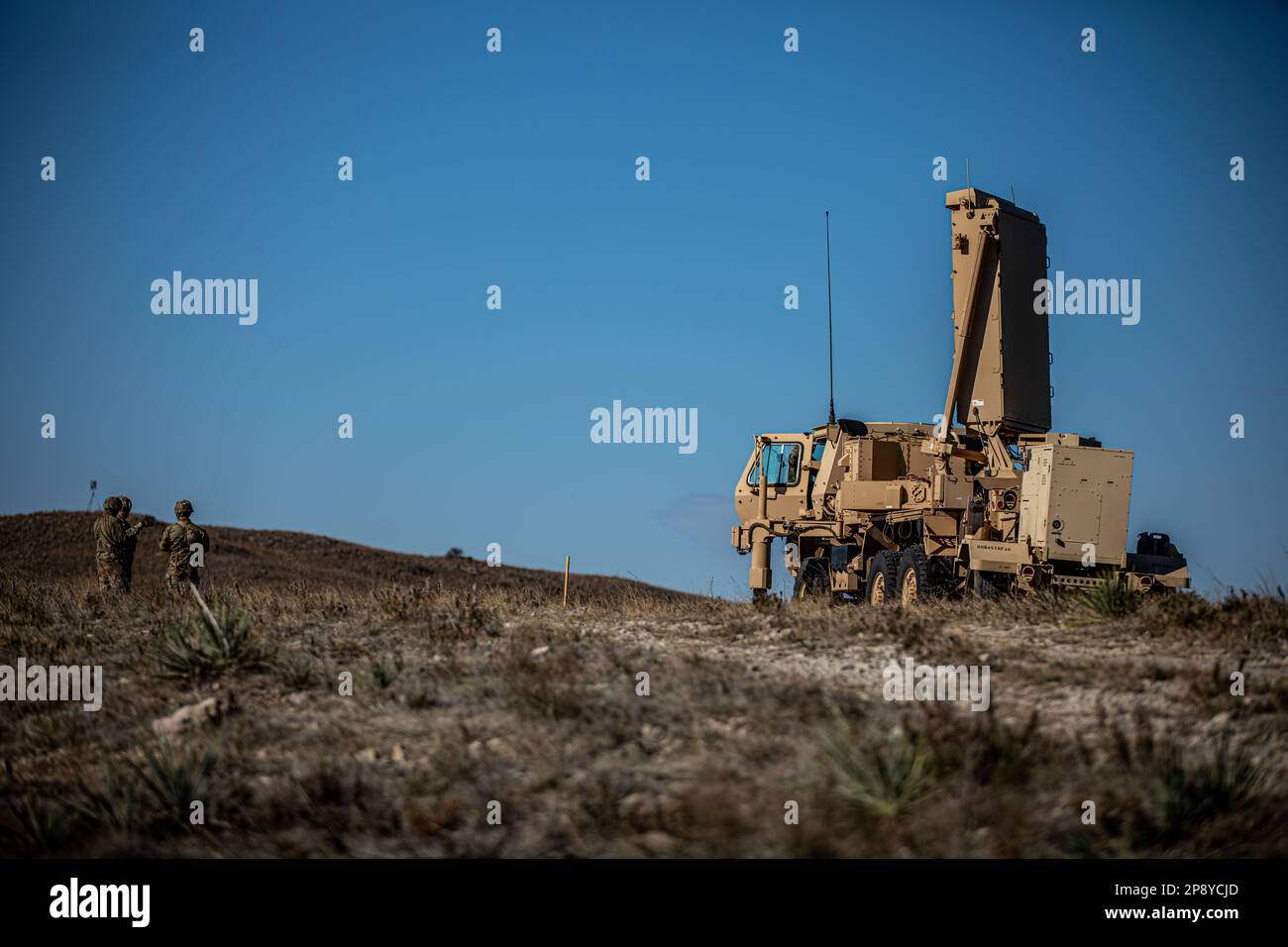 I soldati assegnati alla sede centrale di Battery, 45th Field Artillery Brigade, si preparano per il loro addestramento di pre-mobilitazione, Fort Sill, Oklahoma, 16 novembre 2022. I cittadini-soldati stanno dispiegando negli Stati Uniti Centrale di comando e fungerà da quartier generale per le forze allineate a livello regionale. Foto Stock