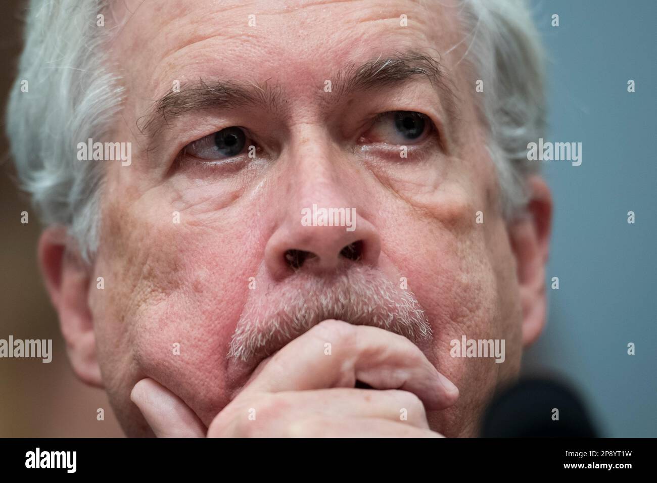 Il direttore, William J. Burns, Central Intelligence Agency, appare davanti a un Comitato permanente della Camera di selezione sull'audizione di intelligence sulle minacce mondiali annuali, nel Cannon House Office Building a Washington, DC, giovedì 9 marzo 2023. Credito: Rod Lamkey/CNP /MediaPunch Foto Stock