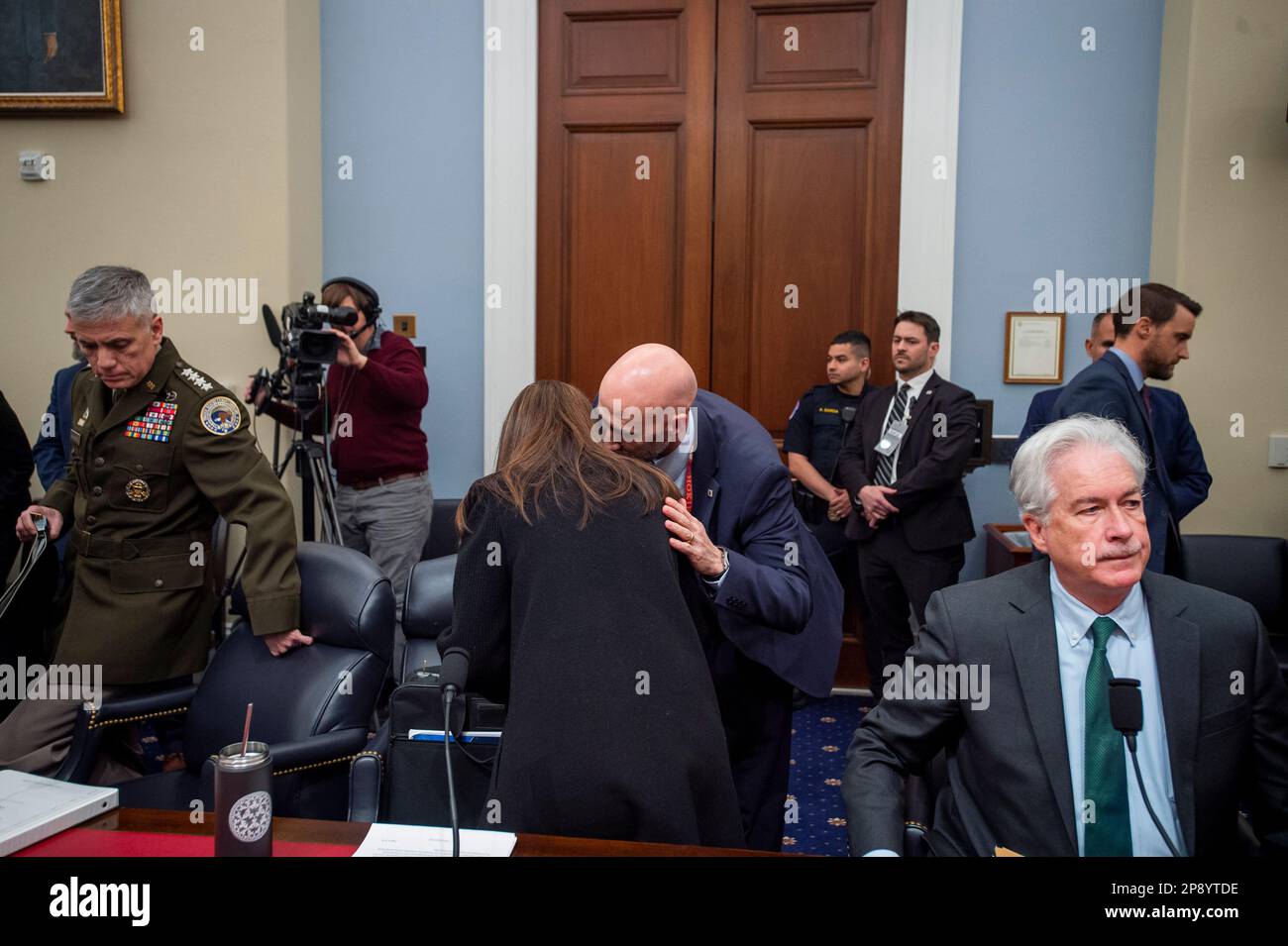 Direttore, Generale Paul Nakasone, Agenzia per la sicurezza Nazionale, sinistra, Direttore, Avril Haines, ufficio del direttore di intelligenza nazionale, centro e direttore, William J. Burns, Central Intelligence Agency, A destra, prendere posto al tavolo dei testimoni durante un Comitato permanente di selezione della Camera sull'audizione di intelligence sulle minacce mondiali annuali, nel Cannon House Office Building a Washington, DC, Giovedi, 9 marzo 2023. Credito: Rod Lamkey/CNP /MediaPunch Foto Stock