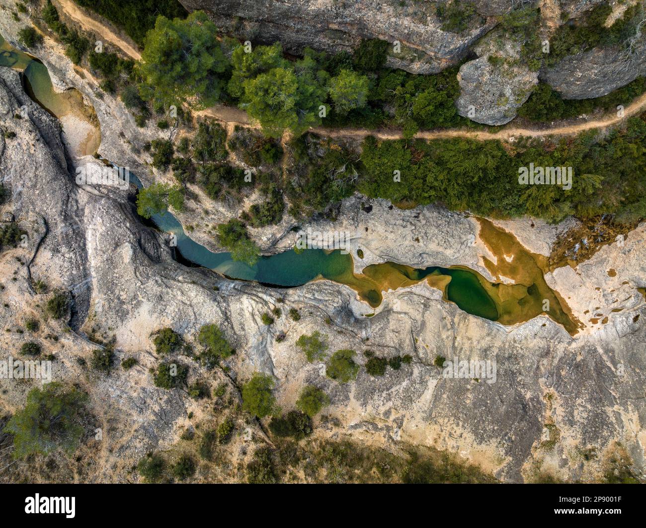 Veduta aerea del luogo di Les Olles d'Horta de Sant Joan, sul fiume Canaletes (Terra alta, Tarragona, Catalogna, Spagna) Foto Stock