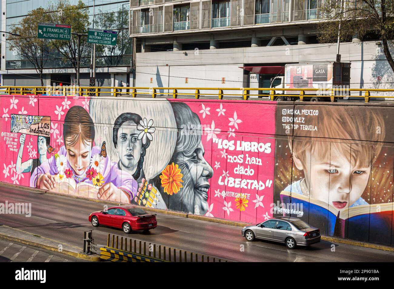 Città del Messico, circuito interno Melchor Ocampo strada murali traffico strada, Foto Stock