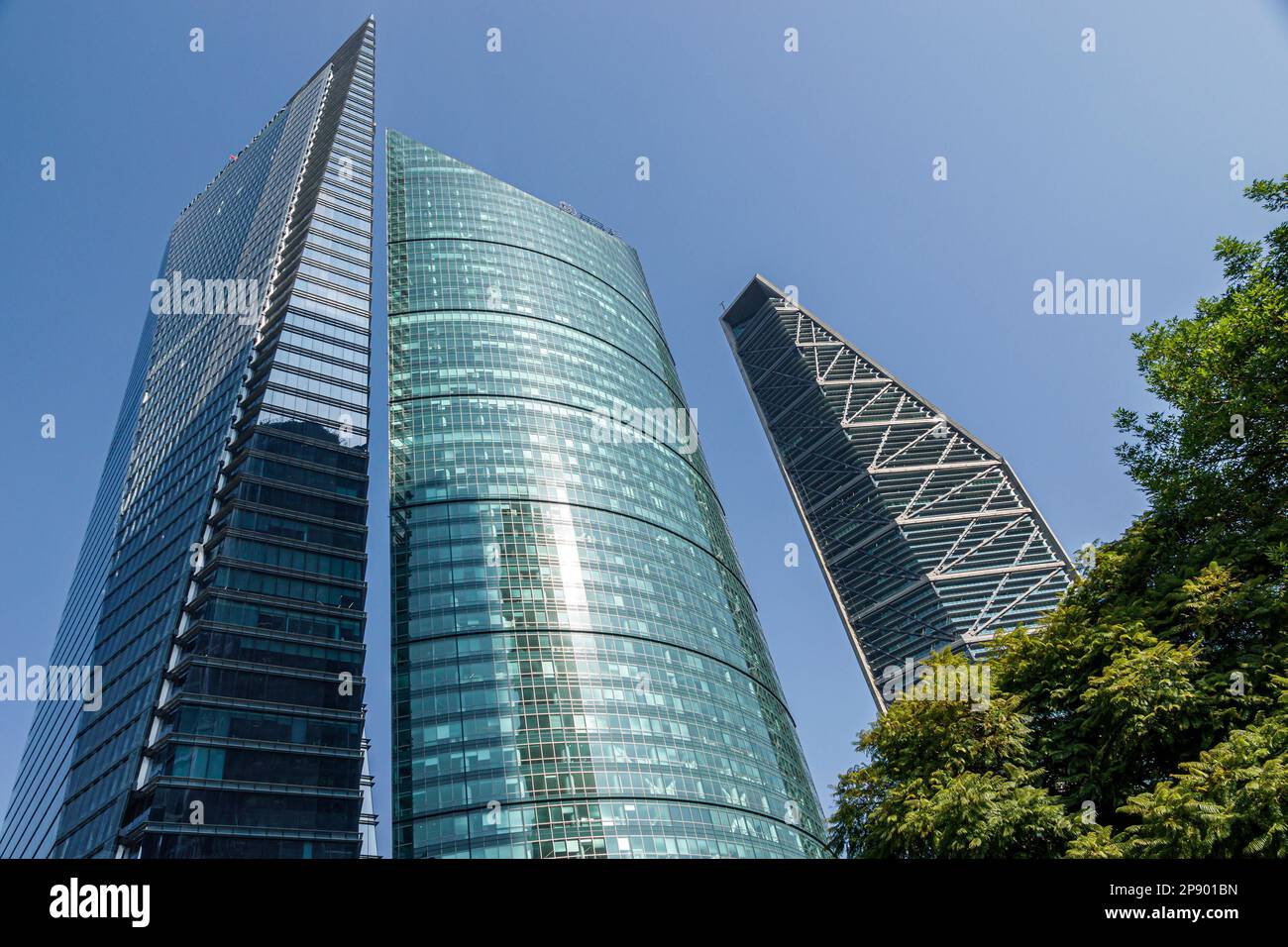 Città del Messico, Chapultepec uno R509 Torre Mayor Torre Reforma, architettura moderna, forma a triangolo piramidale, alto grattacielo grattacieli alto buil Foto Stock