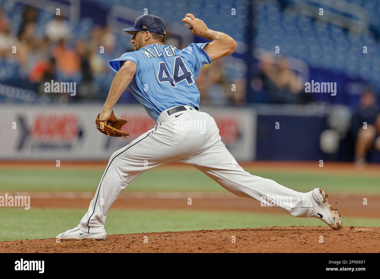 Tampa Bay Rays Trevor Kelley (44) offre un campo durante una partita di allenamento primaverile della MLB contro i Toronto Blue Jays al Tropicana Field., giovedì, marzo Foto Stock