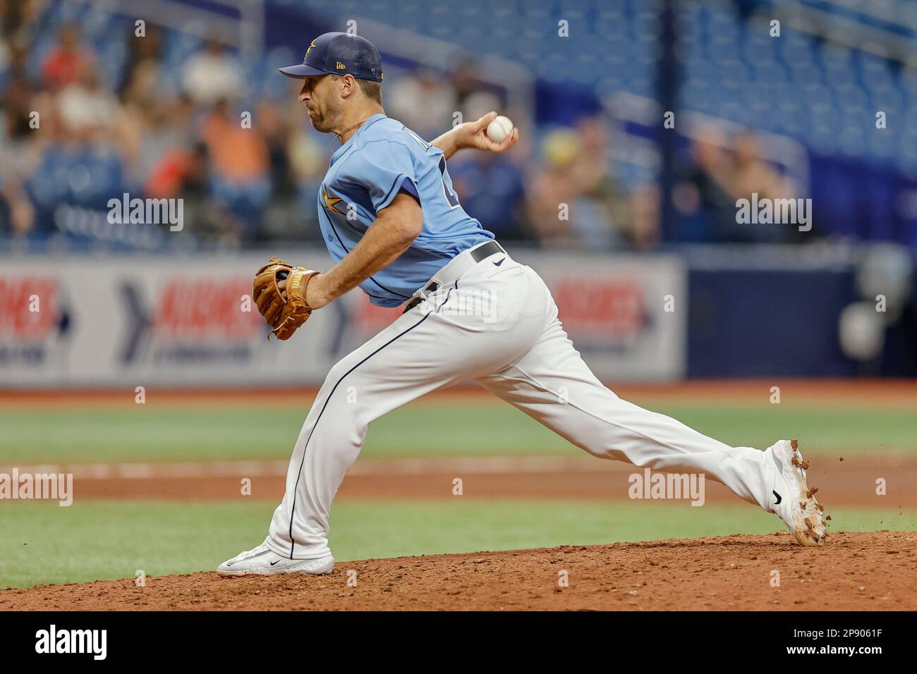 Tampa Bay Rays Trevor Kelley (44) offre un campo durante una partita di allenamento primaverile della MLB contro i Toronto Blue Jays al Tropicana Field., giovedì, marzo Foto Stock