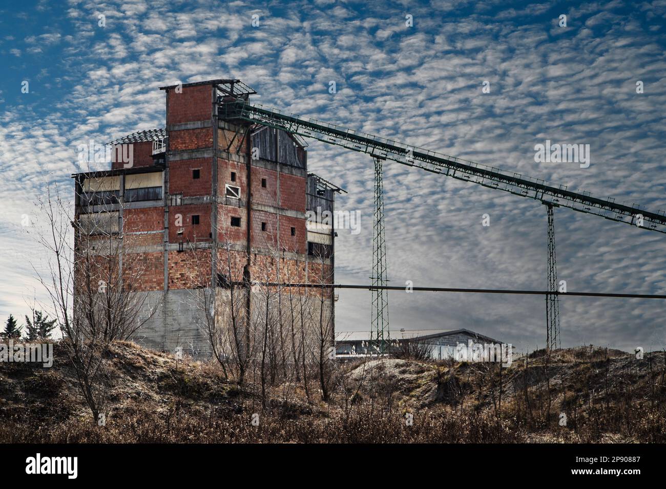 vecchia fabbrica in inverno Foto Stock