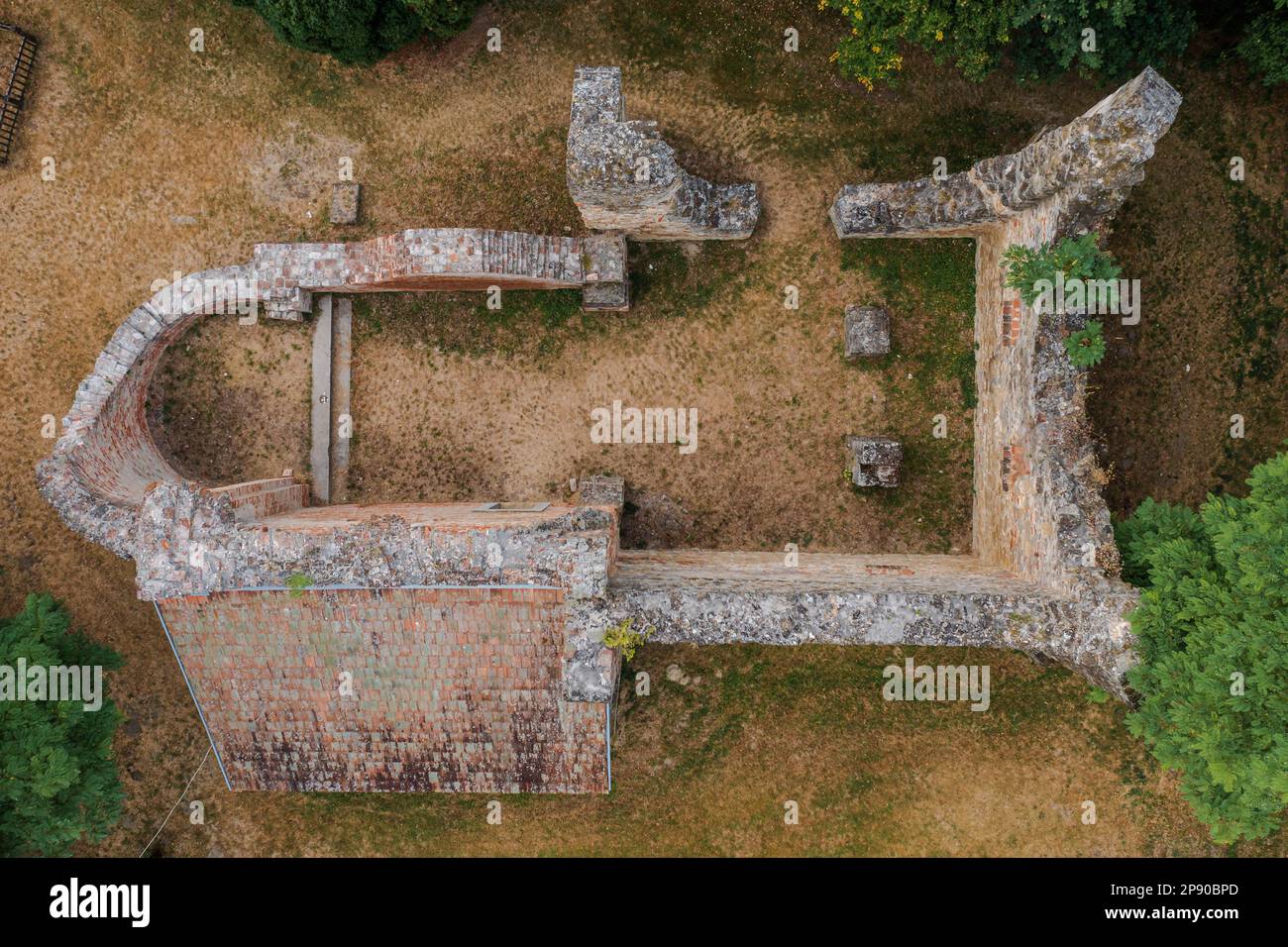 Tempio senza nome riun dall'età di Arpad. Ci è vicino al villaggio di Radliget. Questa attrazione non troppo famosa benchè sia un monumento storico di mezza età. Foto Stock
