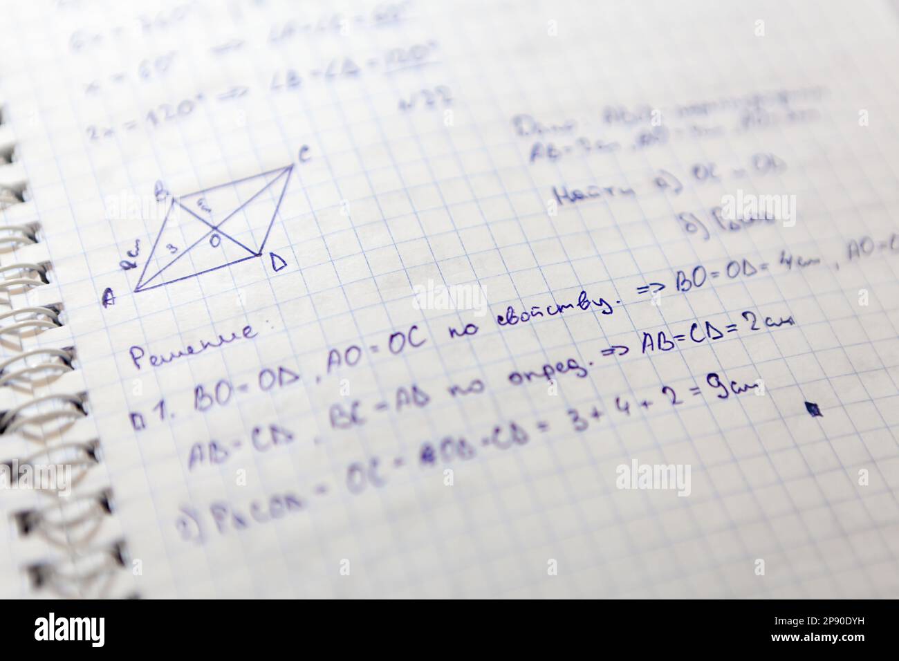 Esercitazioni sulla geometria nel notebook di uno studente Foto Stock