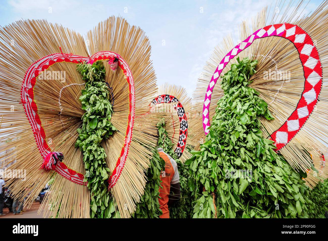 Maschere a foglia al Festival di stima a Dedougou, Burkina Faso Foto Stock