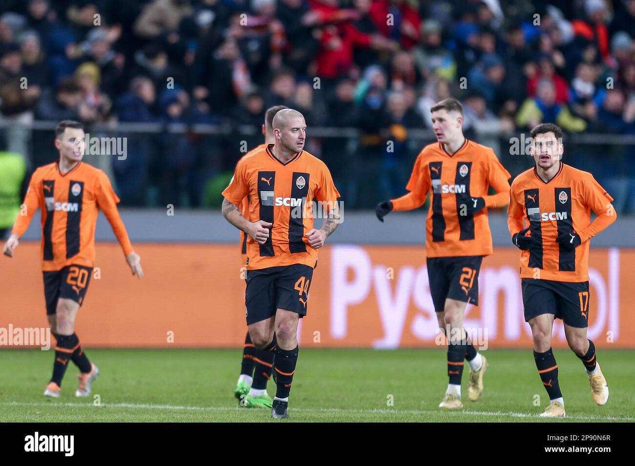 09-03-2023: Sport: Shakhtar contro Feyenoord WARSCHAU, POLONIA - 9 MARZO: Yaroslav Rakitskyi (FC Shakhtar Donetsk), Dmytro Topalov (FC Shakhtar Donetsk), N Foto Stock