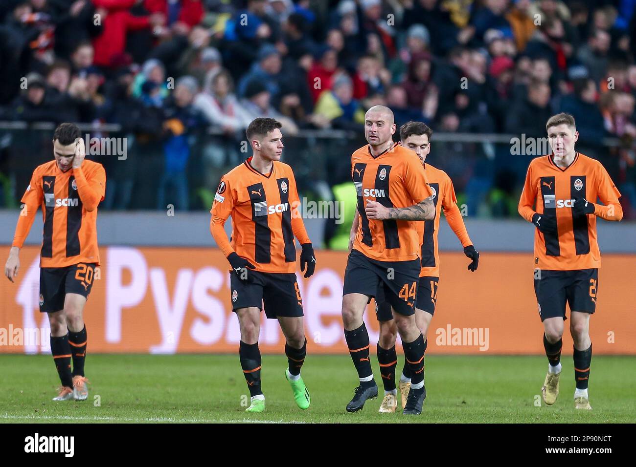 09-03-2023: Sport: Shakhtar contro Feyenoord WARSCHAU, POLONIA - 9 MARZO: Yaroslav Rakitskyi (FC Shakhtar Donetsk), Dmytro Topalov (FC Shakhtar Donetsk), N Foto Stock