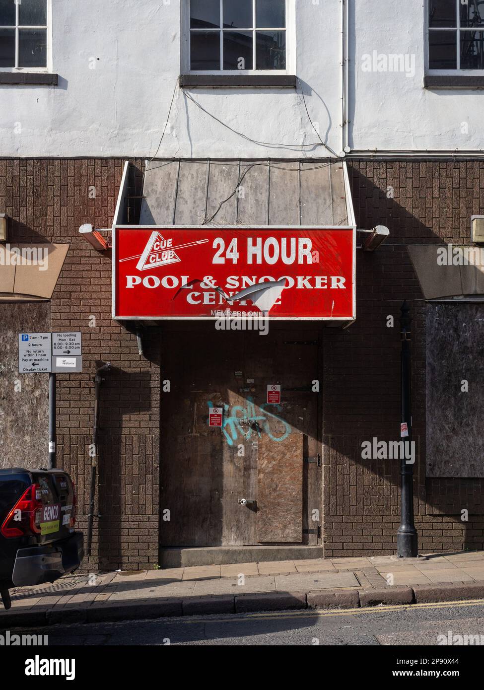 Chiuso e a bordo fino allo Snooker Centre, Bridge Street, Northampton, Regno Unito Foto Stock