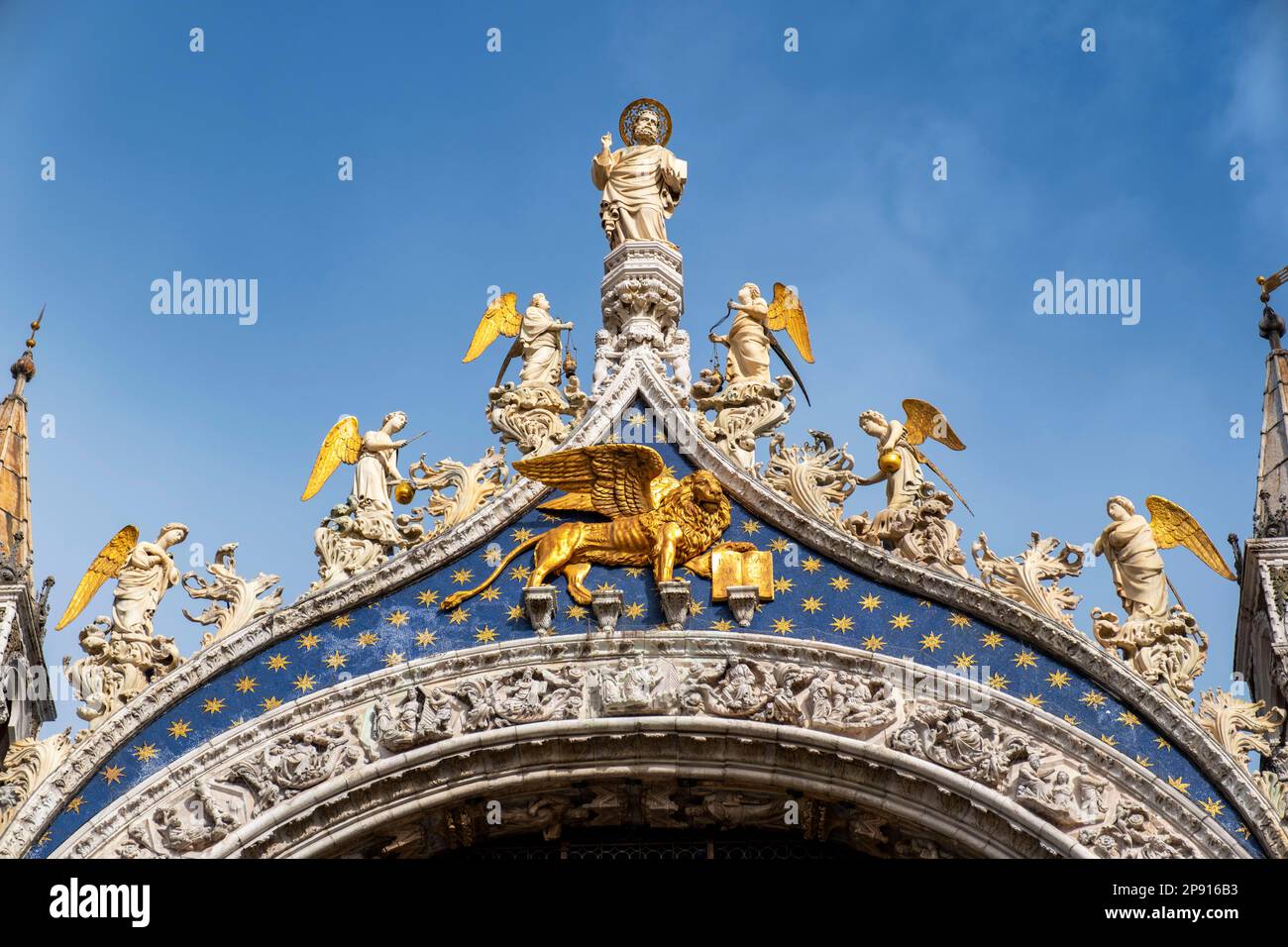 Particolare della facciata della Basilica di San Marco Piazza San Marco, Venezia, Italia Foto Stock