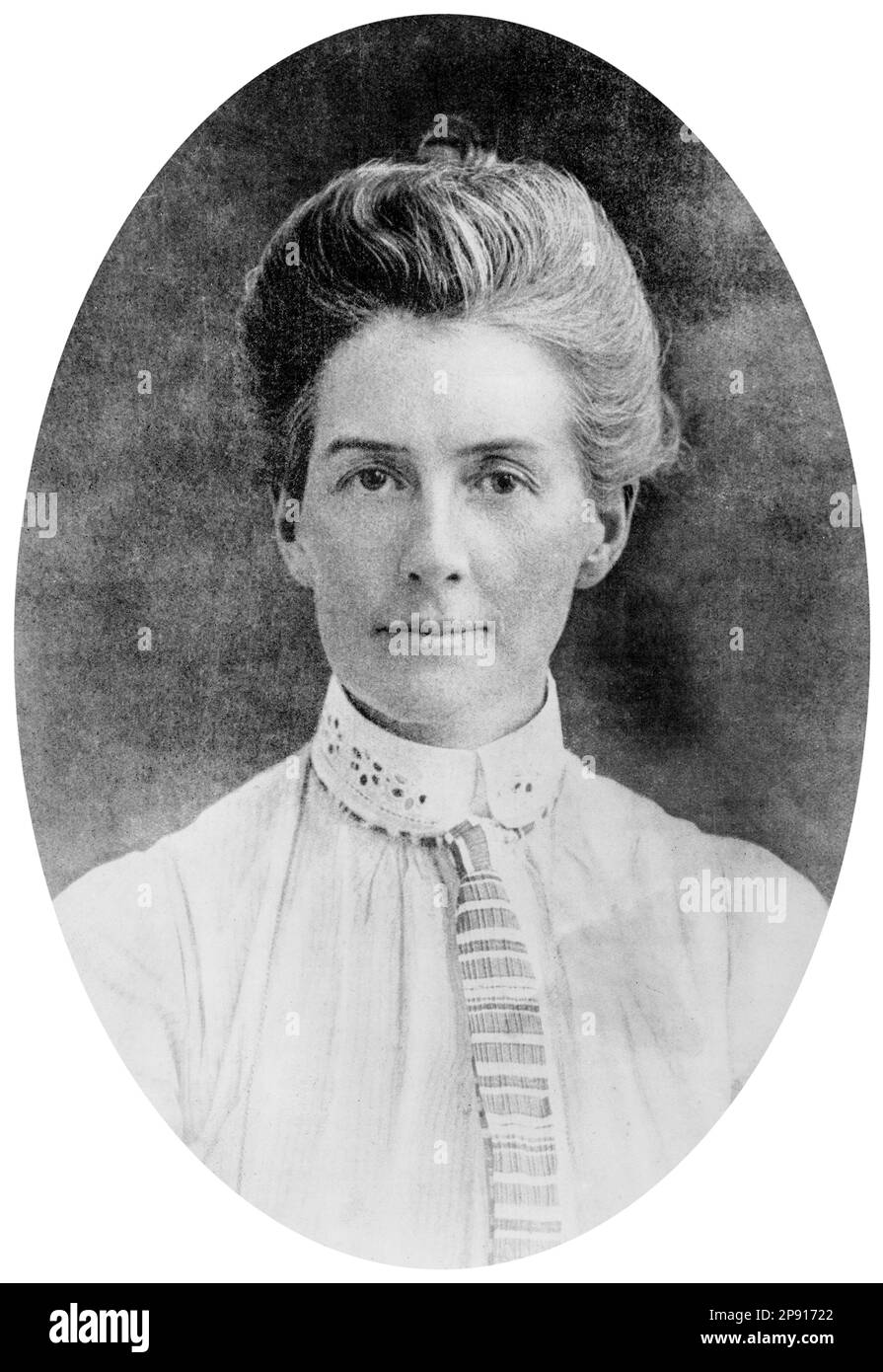 Edith Cavell (1865-1915), infermiera britannica che è stata sparata da una squadra di sparo tedesca durante il WW1 per aver aiutato oltre 200 soldati alleati a fuggire dal Belgio occupato tedesco, fotografia ritratto da Bain News Service, 1910-1915 Foto Stock