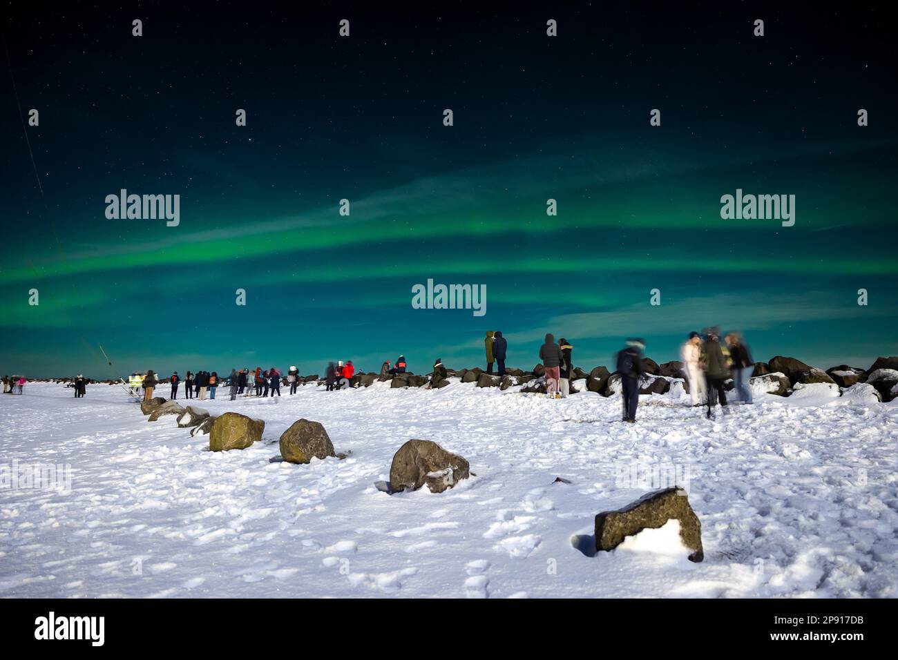 Aurora Boreale, display a Gardur faro, Reykanes Penisola, Islanda. Foto Stock