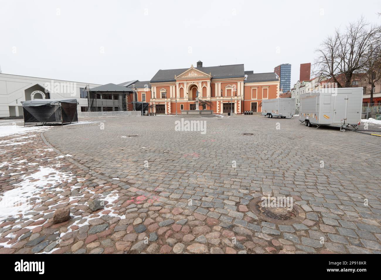 Il teatro Klaipeda Drama si trova nella piazza del teatro. Neoclassico costruito nel 1857. Fu da questo edificio che Adolf Hitler proclamò gli Anschluss nel 1939 Foto Stock